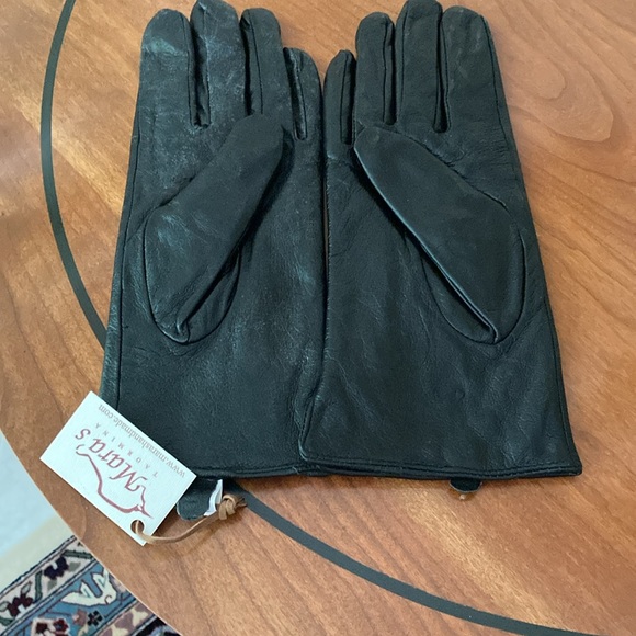 Leather Gloves - Picture 2 of 7